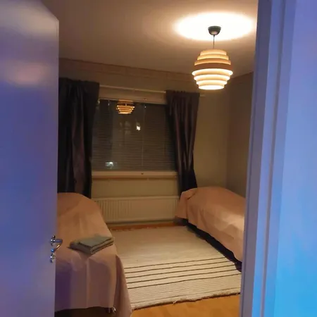 Spacious And Cozy With Large Balcony & Free Parking *